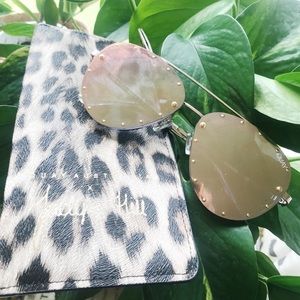 Jaclyn x Quay role gold Roxanne sunglasses